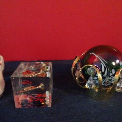 LOT 44. HOME DECOR