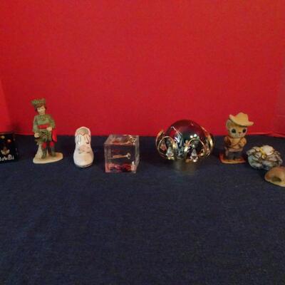 LOT 44. HOME DECOR