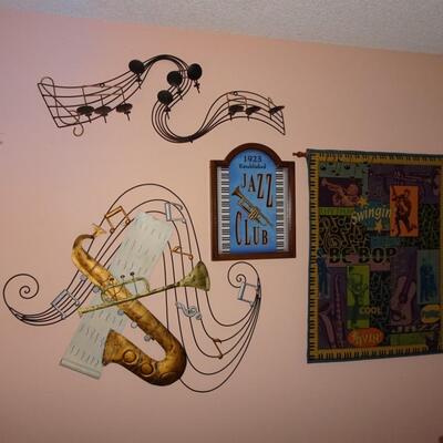 LOT 53. MUSIC RELATED WALL DECOR