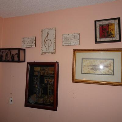 LOT 51. MUSIC RELATED WALL DECOR