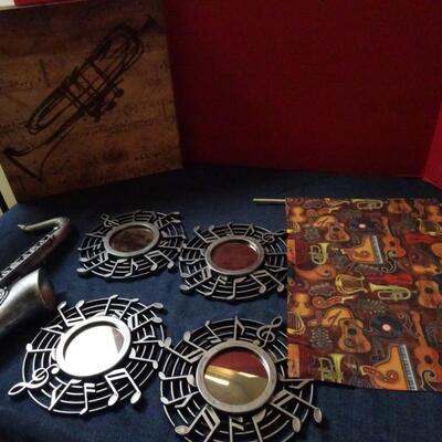 LOT 55 MUSIC RELATED HOME DECOR