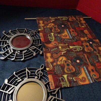 LOT 55 MUSIC RELATED HOME DECOR