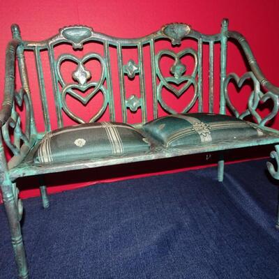 LOT 57. MINI DECORATIVE BENCH.