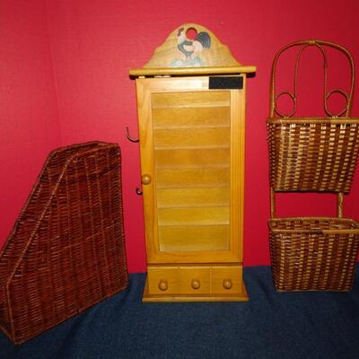 LOT 58. HOME DECOR