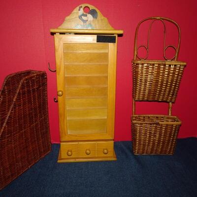 LOT 58. HOME DECOR