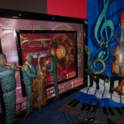 LOT 61  MUSIC RELATED HOME DECOR