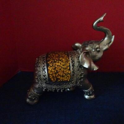 LOT 68. MISC HOME DECOR