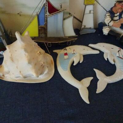 LOT 69. HOME DECOR AND WALL ART
