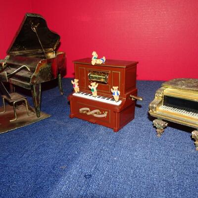 LOT 71. PIANO MUSIC BOXES