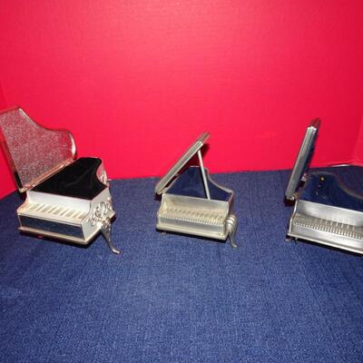 LOT 72. MINI PIANO JEWELRY BOXES