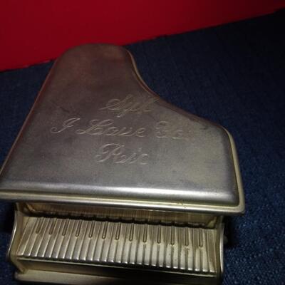 LOT 72. MINI PIANO JEWELRY BOXES