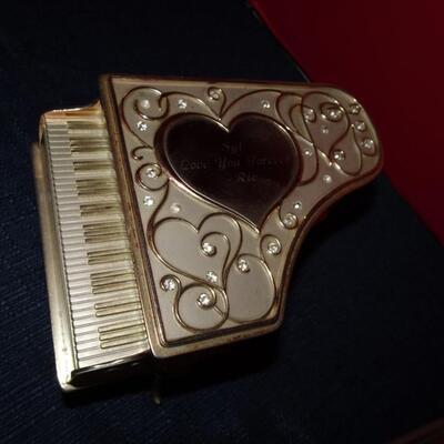 LOT 72. MINI PIANO JEWELRY BOXES