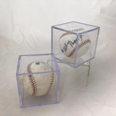 61) BASEBALL | Signed Brewers Baseballs | Jim Gantner