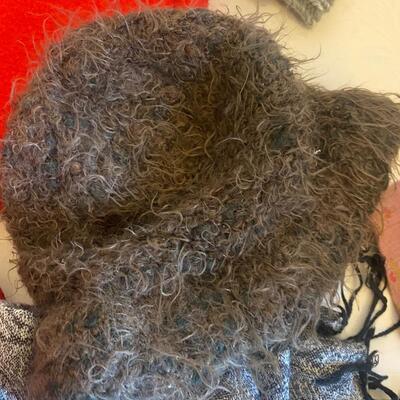 Mixed scarf and hat lot