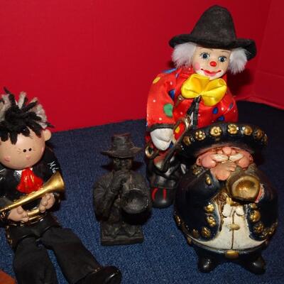 LOT 81. HOME DECOR FIGURINES