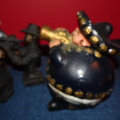 LOT 81. HOME DECOR FIGURINES