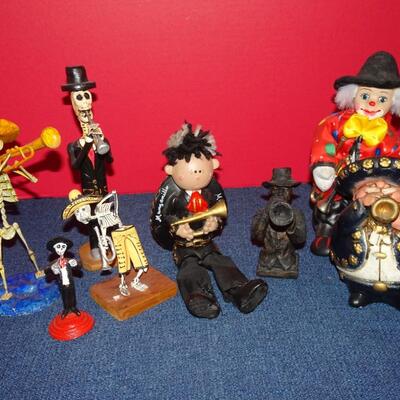 LOT 81. HOME DECOR FIGURINES
