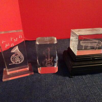 LOT 84. GLASS LASER DECOR