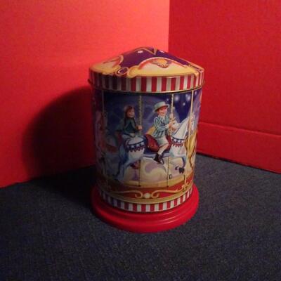 LOT 86. HOME DECOR