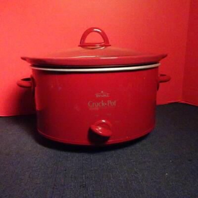 LOT 87. RIVAL CROCK POT