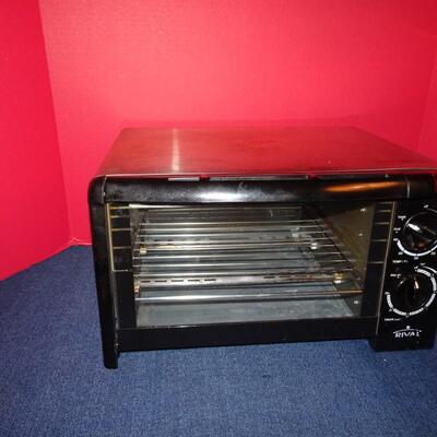 LOT 88. RIVAL TOASTER OVEN