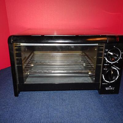 LOT 88. RIVAL TOASTER OVEN