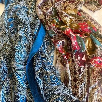 Pair of scarves floral bounty