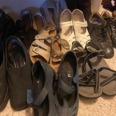 Walking euro comfort shoe lot 9.5