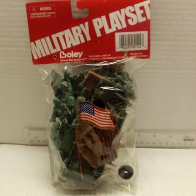 MidWestern Dst. Army men and equipment 1996 new in package