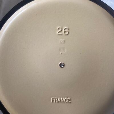 Le creuset 28 Dutch oven been loved