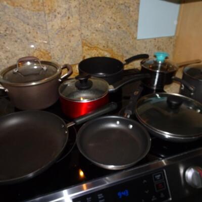 LOT 92. COLLECTION OF COOKWARE/PANS