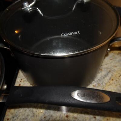 LOT 92. COLLECTION OF COOKWARE/PANS
