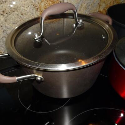 LOT 92. COLLECTION OF COOKWARE/PANS