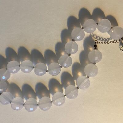 Short 50s 60s style necklace