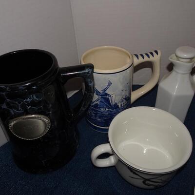 LOT 95. THE BOMBAY COMPANY MUSIC THEME PLATES AND MUGS
