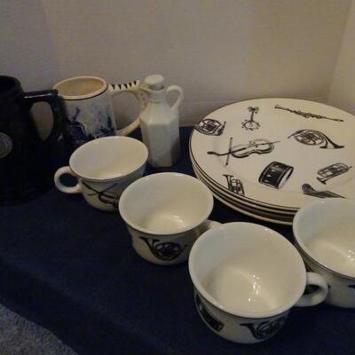 LOT 95. THE BOMBAY COMPANY MUSIC THEME PLATES AND MUGS