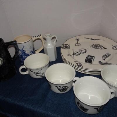 LOT 95. THE BOMBAY COMPANY MUSIC THEME PLATES AND MUGS