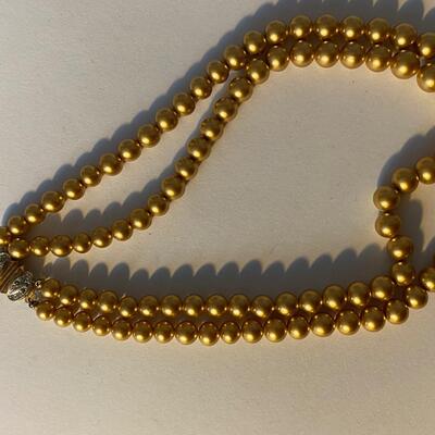 Vintage costume pearl necklace