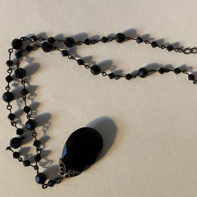 Vintage vibes necklace lot