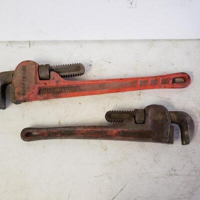 2 Pipe Wrenches