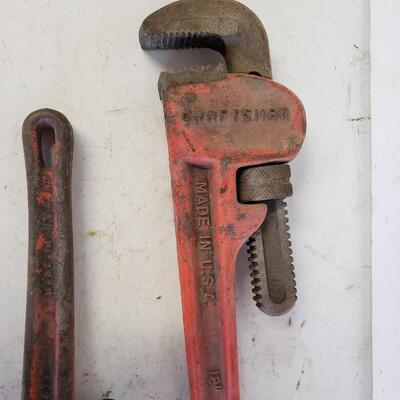 2 Pipe Wrenches