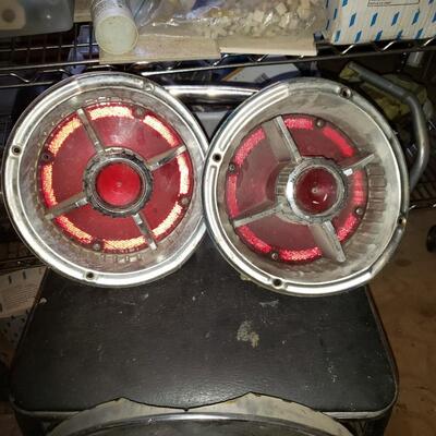 2 Car Lights & 4 Chevy Hubcaps