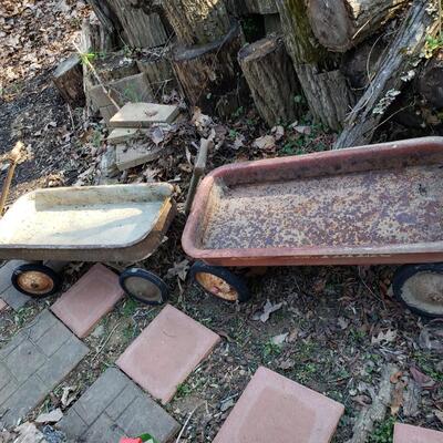 2 Radio Flyer Wagons & Pet Crate