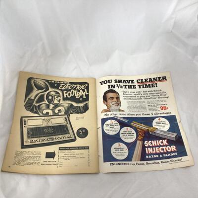 118) FOOTBALL | Sports Reviews Illustrated 1952 Issue