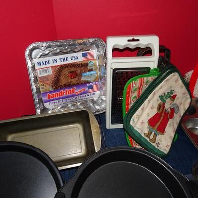 LOT 94. BAKING RELATED ITEMS