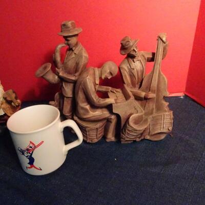 LOT 96. HOME DECOR