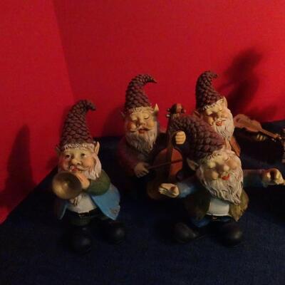 LOT 96. HOME DECOR