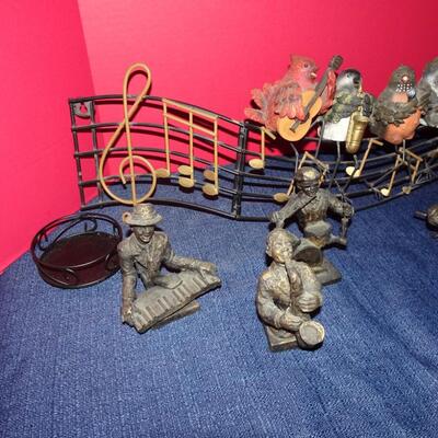 LOT 97. MUSIC RELATED HOME DECOR
