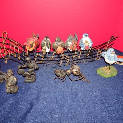 LOT 97. MUSIC RELATED HOME DECOR