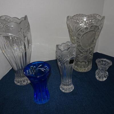 LOT 99. COLLECTION OF VASES